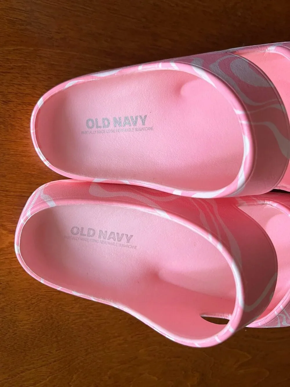 Old Navy pink slide sandals 1/2